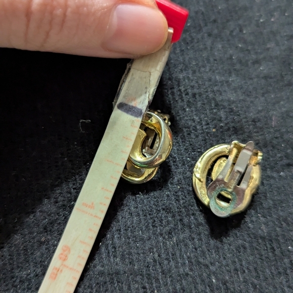 Vintage Gold Tone Swirl Knot Clip On Statement Earrings - Picture 3 of 3